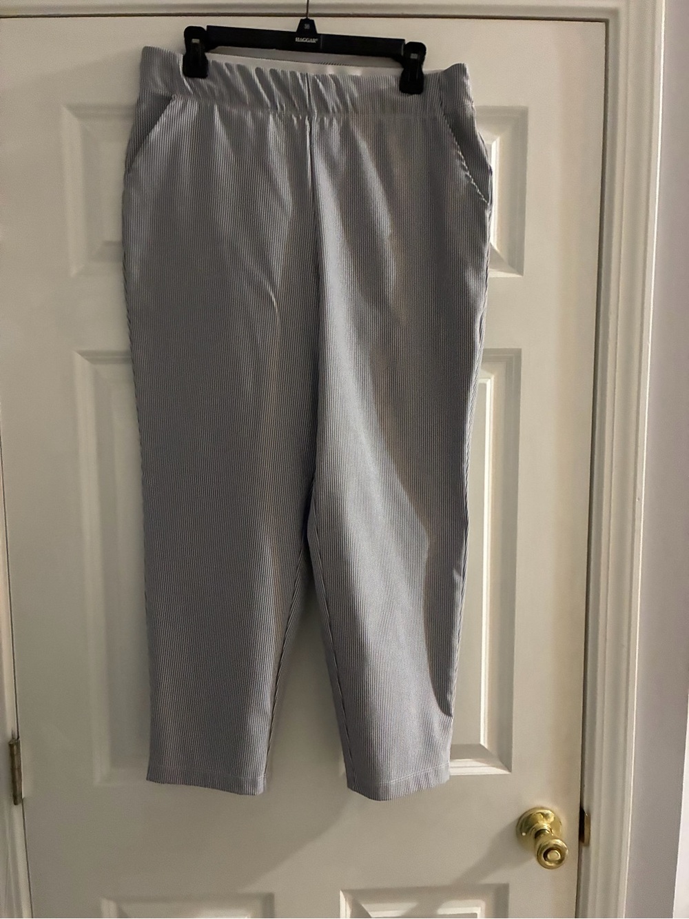 Max Studio Light Gray Elastic-Waist Capris